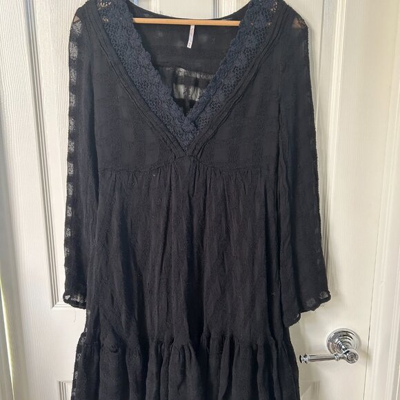 Free People Lace Dress Black Flare Sleeve Deep V Boho Open Back Gothcore SZM - Picture 6 of 11